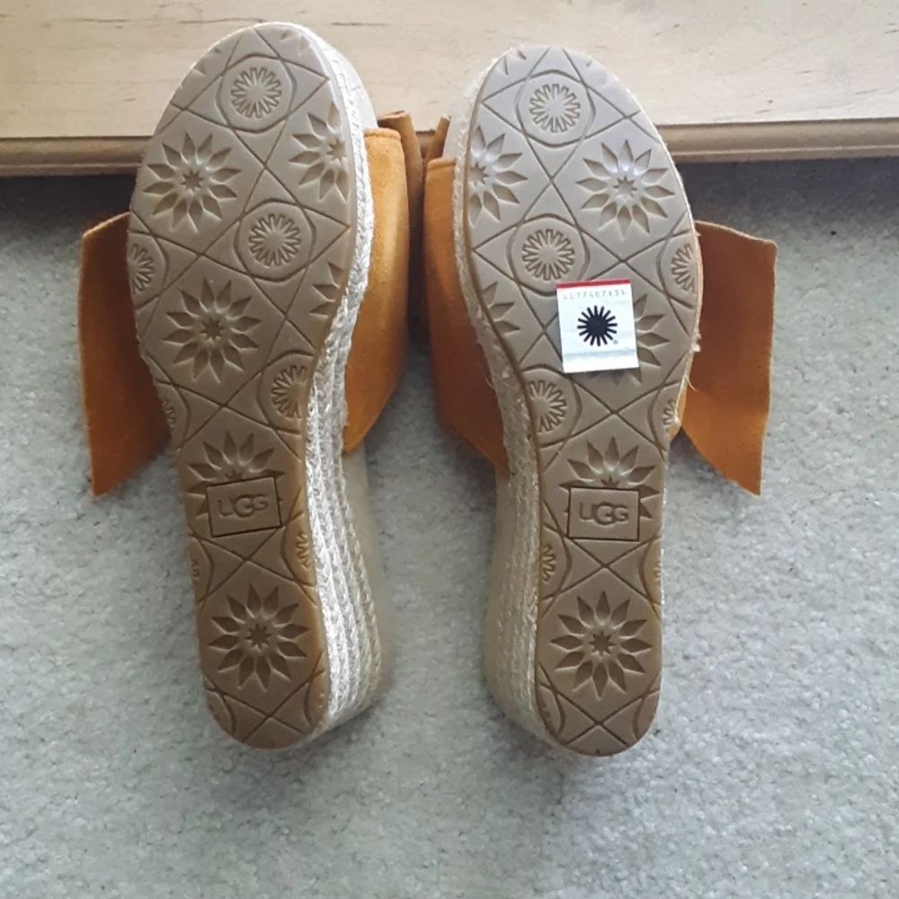 UGG MULE SANDLES - Picture 4 of 7